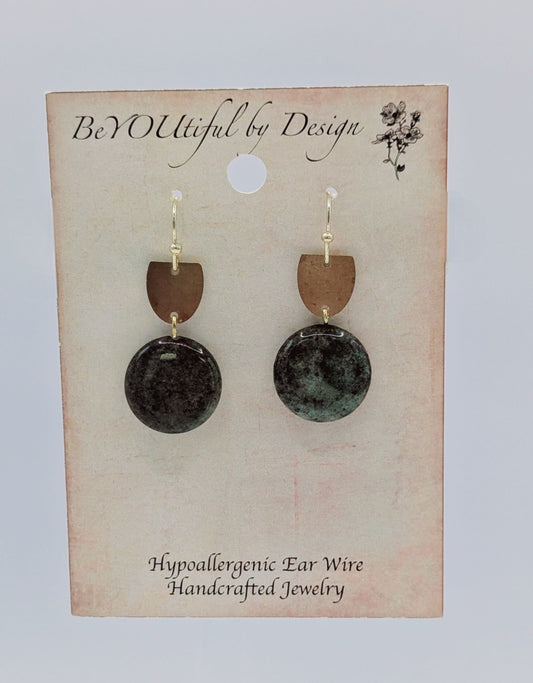 GREEN GOLD STONE DANGLE EARRINGS