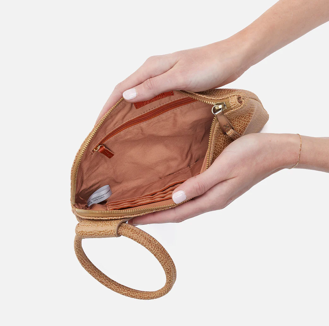 HOBO SABLE WRISTLET